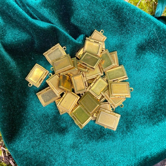 VINTAGE Tiny Book Style Brass Lockets 1910s GENUINE Love Lock Picture Frame - Picture 5 of 5